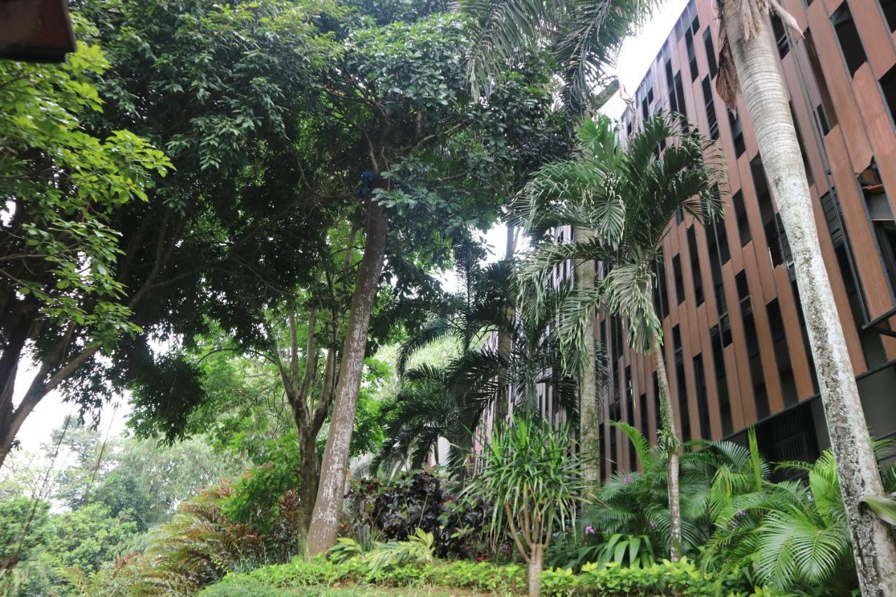 Amanuba Hotel & Resort Rancamaya Bogor Extérieur photo