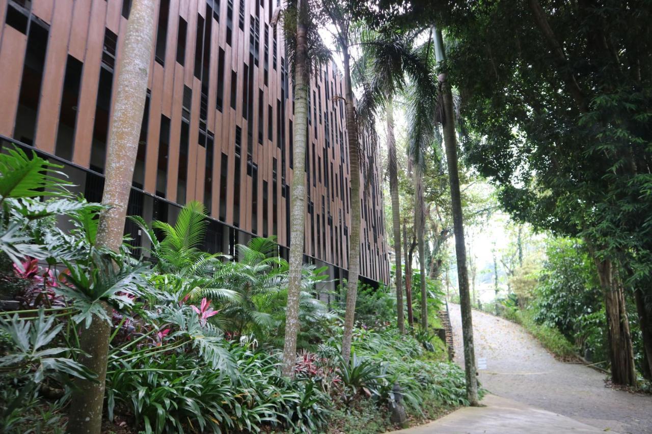 Amanuba Hotel & Resort Rancamaya Bogor Extérieur photo
