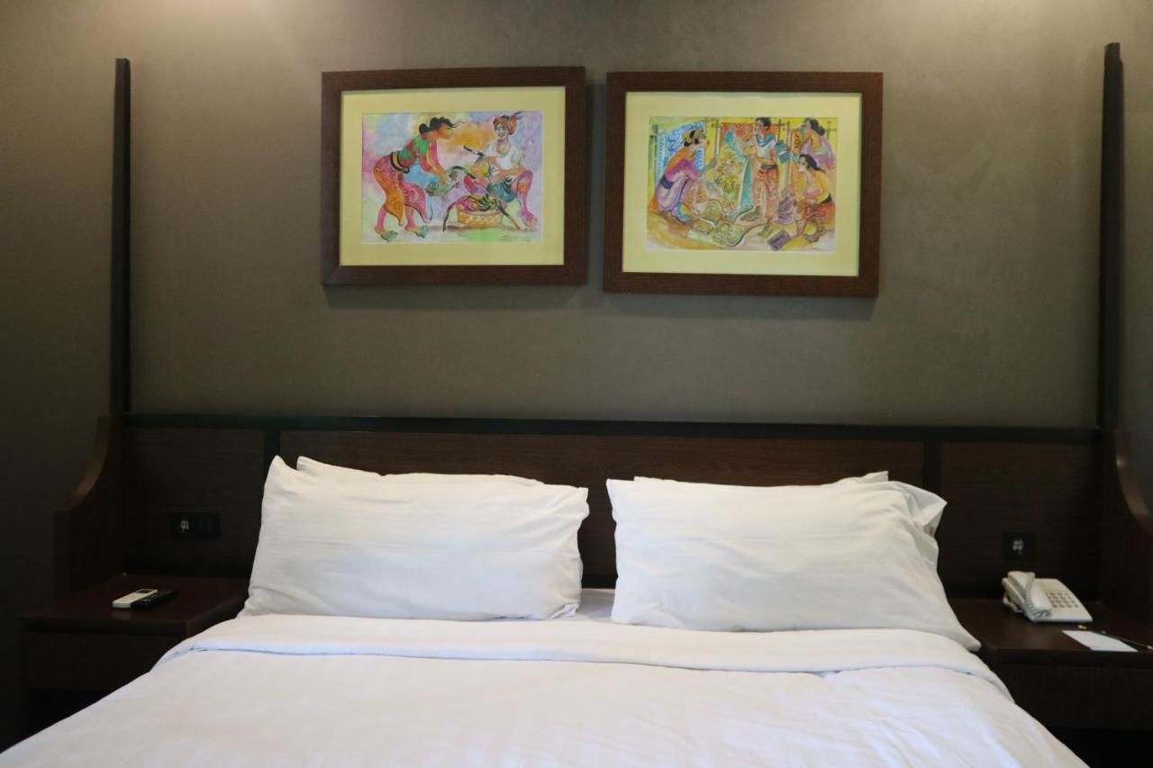 Amanuba Hotel & Resort Rancamaya Bogor Extérieur photo
