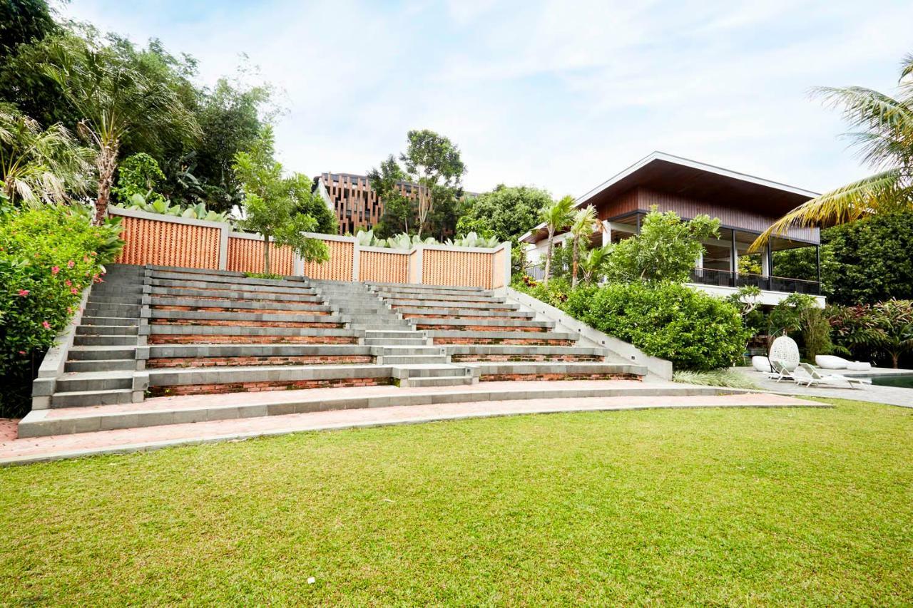 Amanuba Hotel & Resort Rancamaya Bogor Extérieur photo