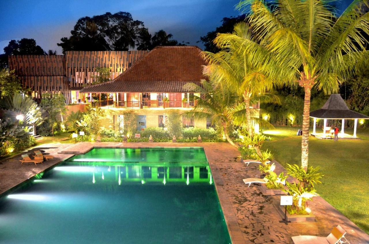 Amanuba Hotel & Resort Rancamaya Bogor Extérieur photo