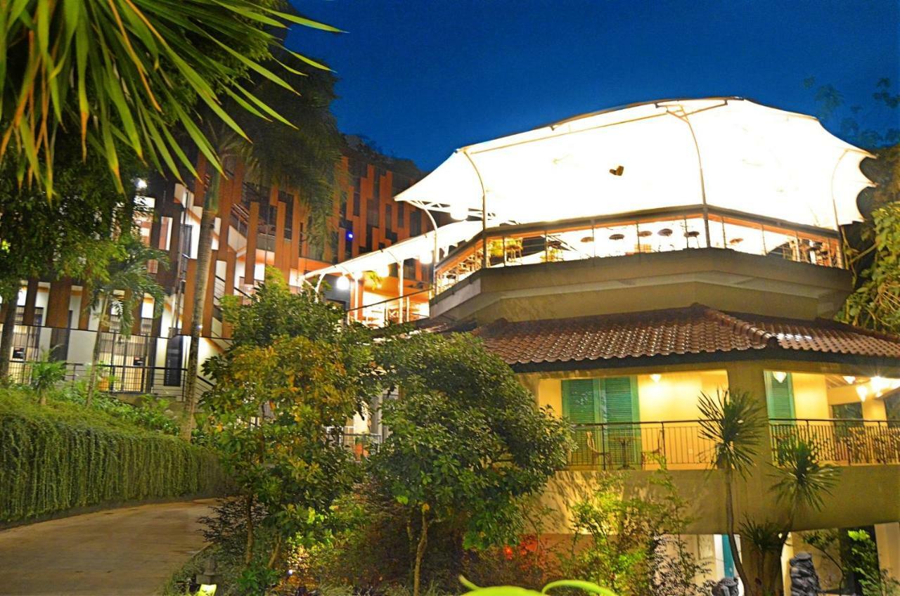 Amanuba Hotel & Resort Rancamaya Bogor Extérieur photo